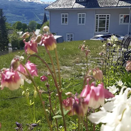 Ole Bull Akademiet Otel *